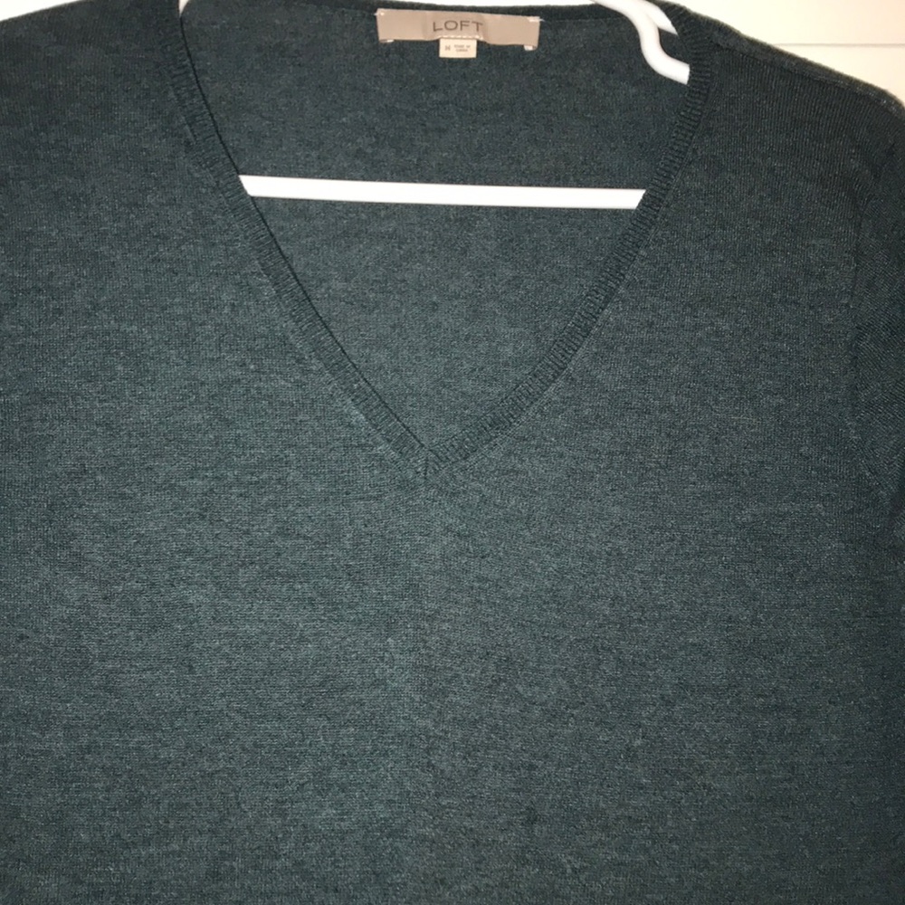 Loft green light weight v neck sweater size M